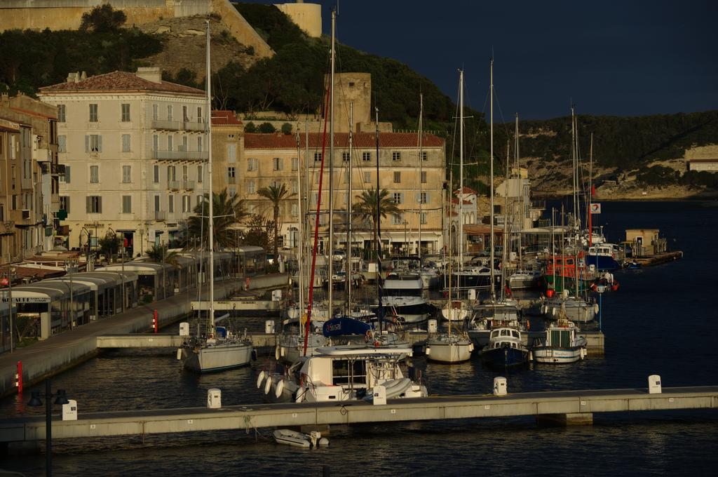 بونيفَسْيو Les Appartements Du Port المظهر الخارجي الصورة
