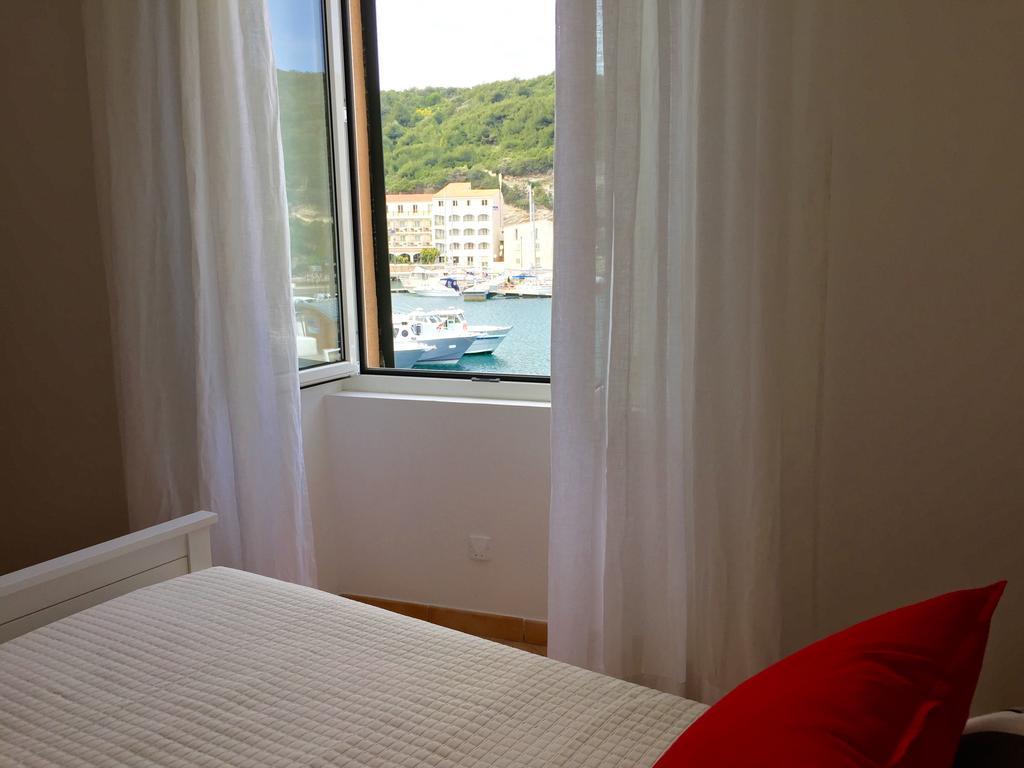 بونيفَسْيو Les Appartements Du Port المظهر الخارجي الصورة